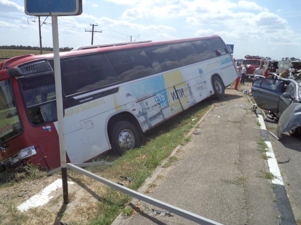 В ДТП на автодороге "Темрюк-Краснодар-Кропоткин" погибли 3 человека и 4 пострадали