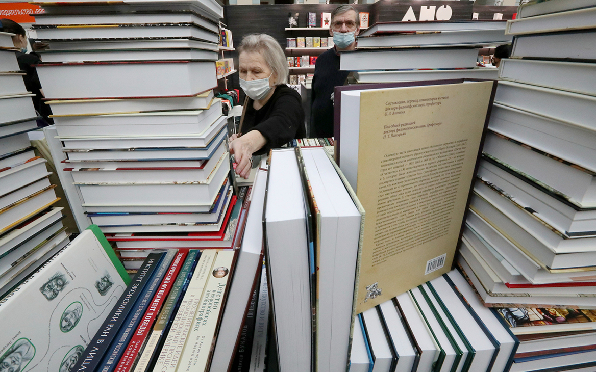 Издатели и продавцы книг оценили закон о запрете изображений нацистов
