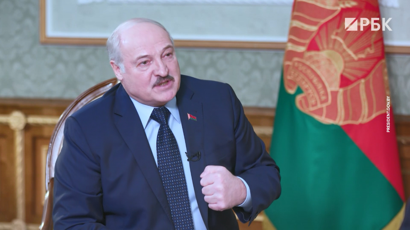 Лукашенко заявил, что Путин «живее всех живых»