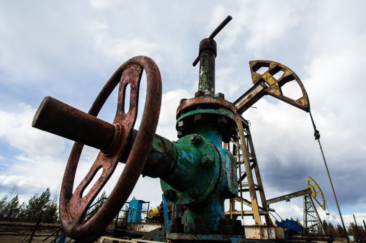 Цена на нефть Urals с 15 ноября по 14 декабря 2022 года составила 57,49 долларов за баррель, или 419,7 долларов за тонну.