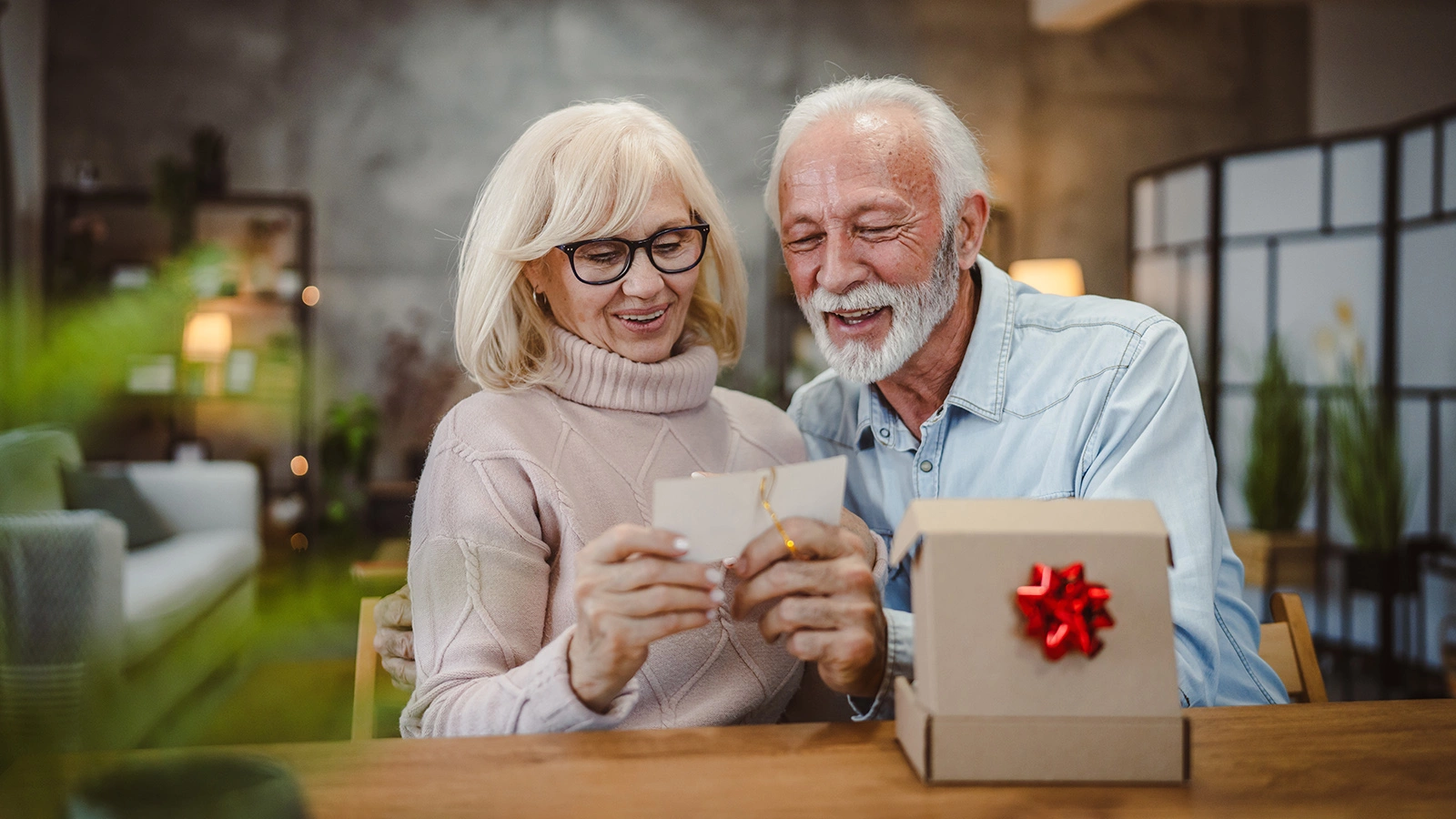 При выборе новогоднего подарка для родителей важно учитывать их образ жизни и увлечения