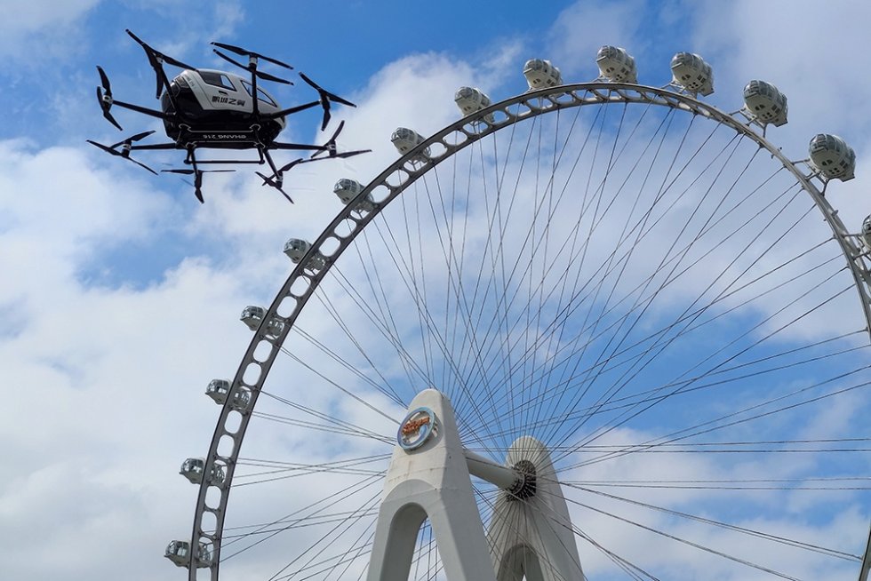 Китайская компания EHang в марте 2025 года получила первый в мире официальный сертификат на эксплуатацию беспилотного летающего такси. Фото: Gettyimages