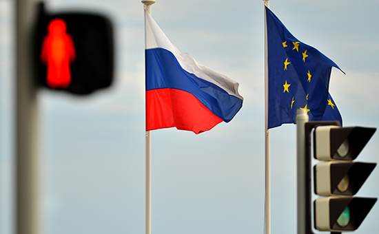 Флаги России и ЕС на набережной Ниццы. Архивное фото