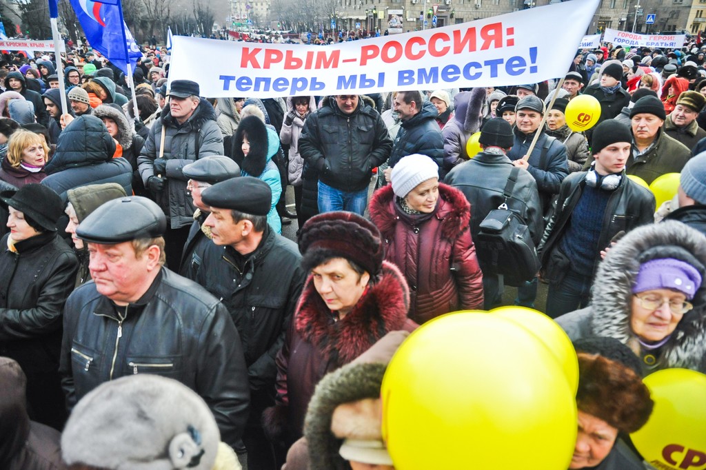 Волгоградцы вышли на митинг в поддержку воссоединения Крыма с Россией