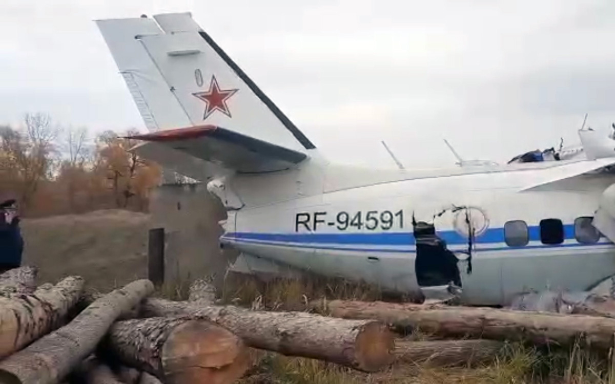 Названы возможные причины крушения самолета с парашютистами в Татарстане