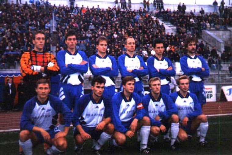 Пиво «Балтика» – спонсор футбольного клуба «Зенит», 1995-1996 годыСегодня трудно представить футболистов «Зенита» без надписи «Газпром» на груди. Однако, в середине 90-х спонсором команды, игравшей тогда во втором по силе дивизионе российского футбола, была пивоваренная компания «Балтика». Тогда была популярна шутка, что в рамках партнерства «Балтика» проведет на новый стадион «Зенита» на Крестовском острове в Петербурге «пивопровод» со своего завода, расположенного в северной промзоне Парнас. 