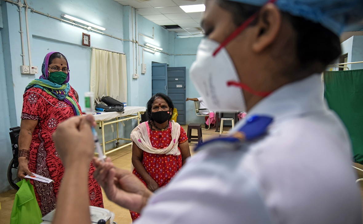 Вакцинацию в Мумбаи приостановят на три дня из-за нехватки препаратов