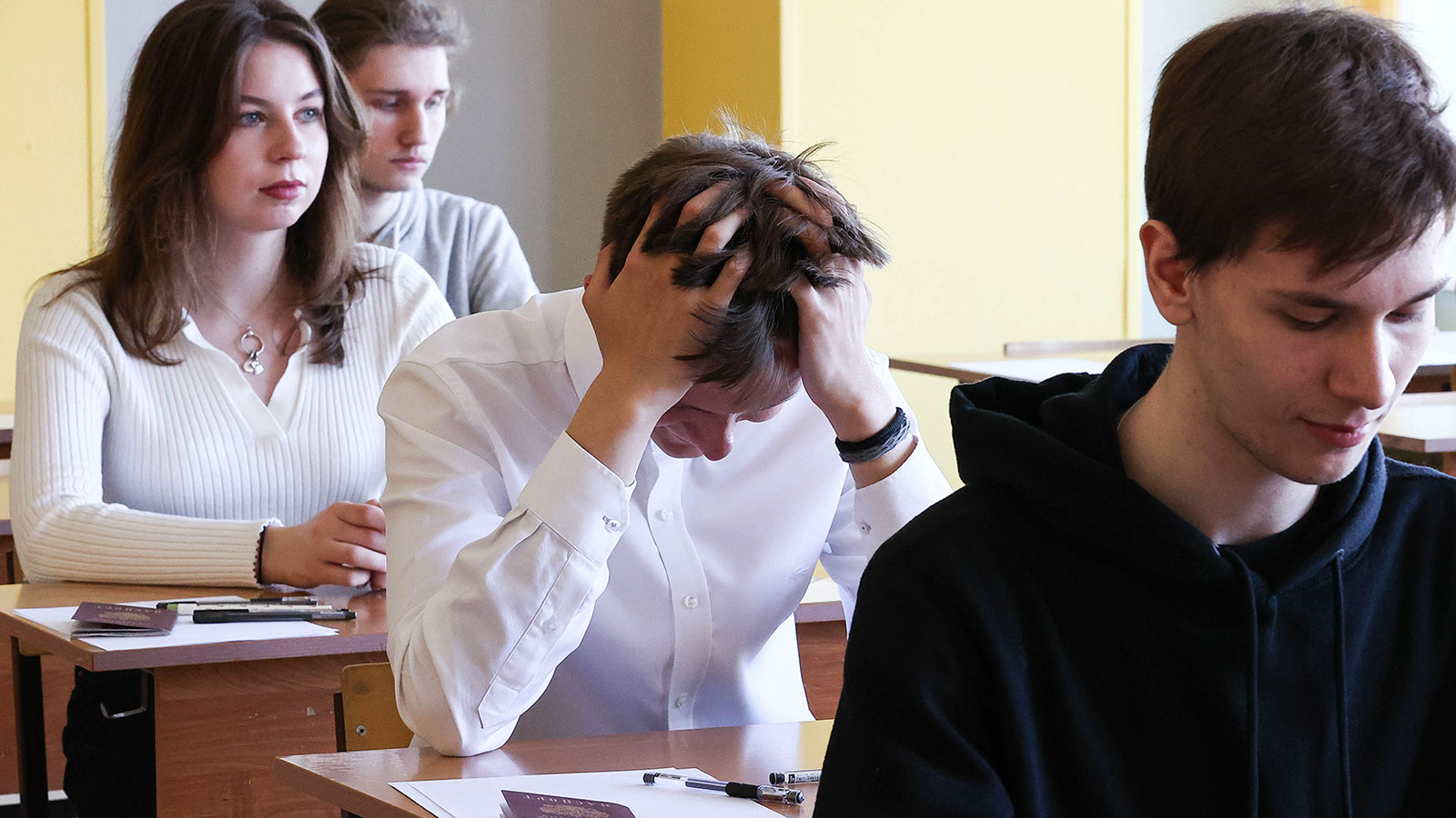 В Минпросвещения перечислили популярные схемы аферистов перед ЕГЭ