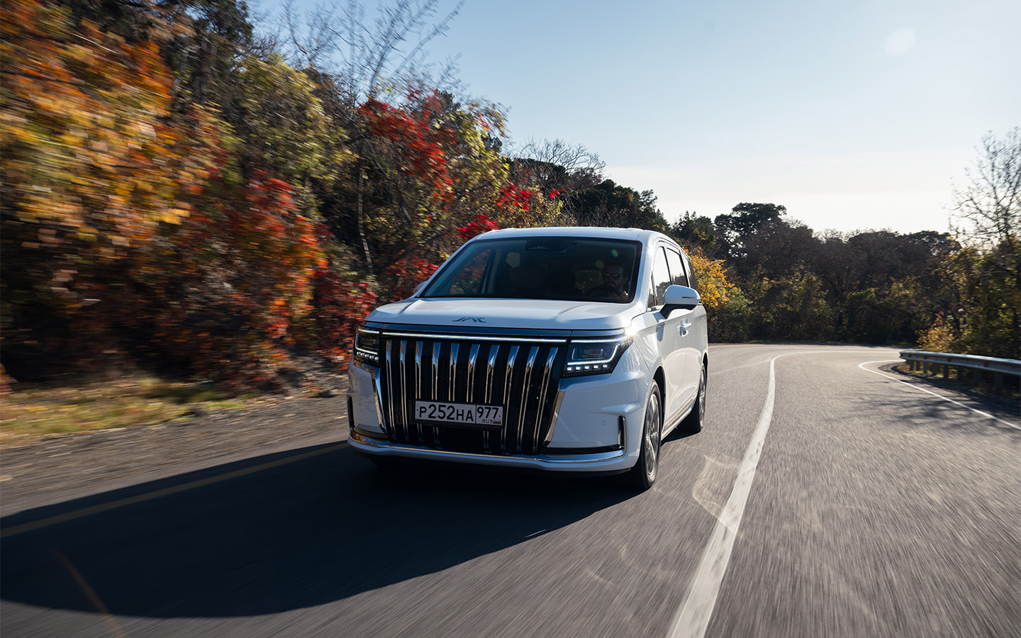 Белый цвет кузова &mdash; мой фаворит. В черном исполнении машина смотрится слишком мрачно