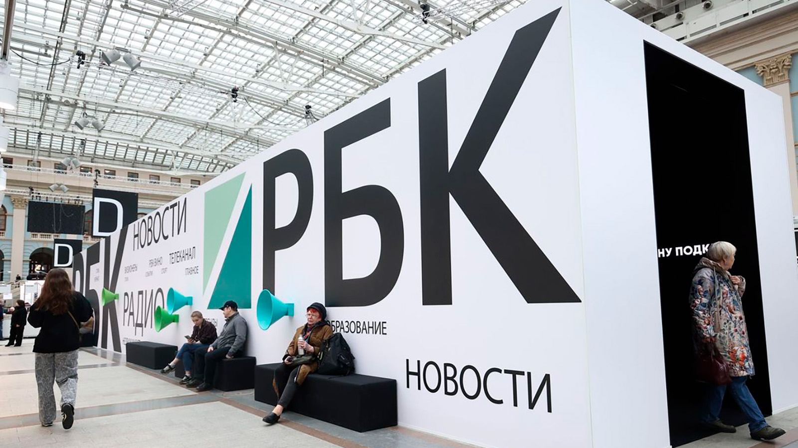 Инсталляция «Люди слова»