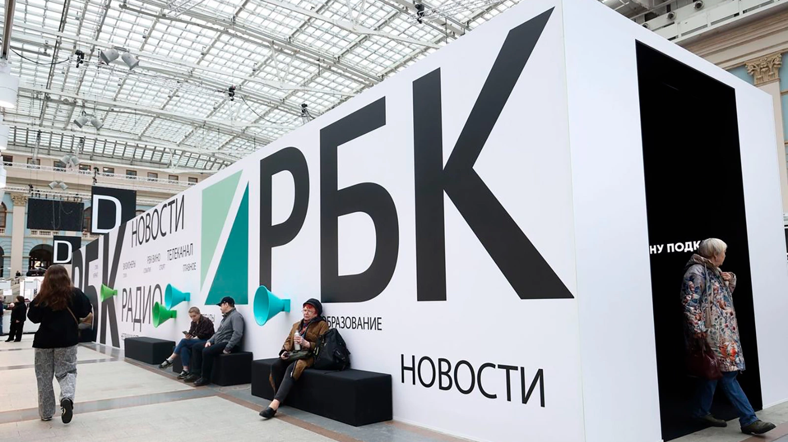 Инсталляция «Люди слова»