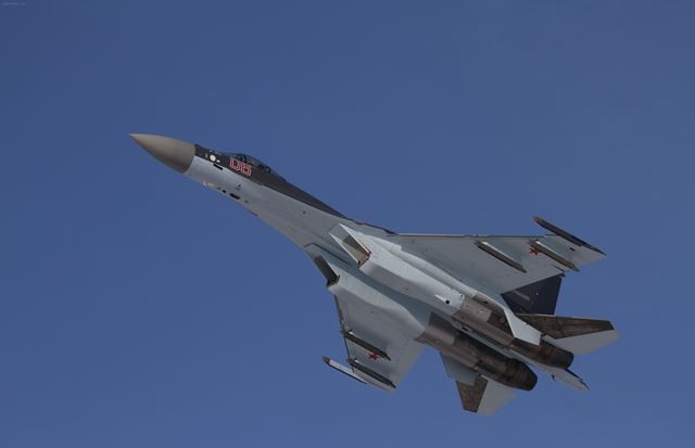В звезды юбилейного Ле-Бурже рвется российский Су-35С