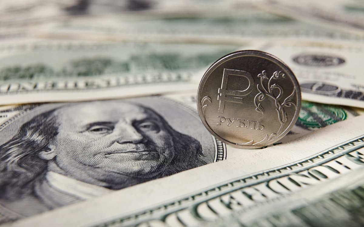 Аналитики оценили влияние отказа от долларов в ФНБ на курс рубля | РБК  Инвестиции