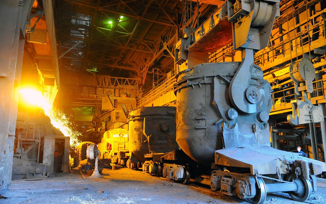 Кислородно-конвертерный цех Челябинского металлургического комбината, входящего в группу &laquo;Мечел&raquo;