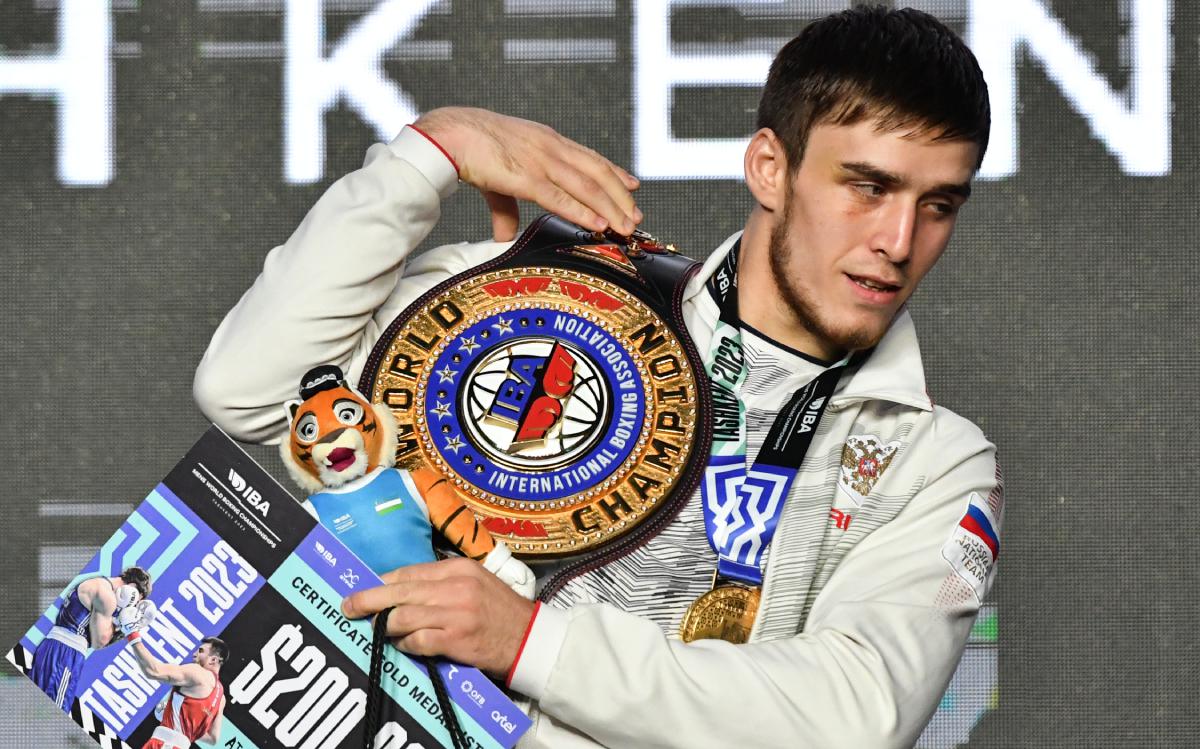 Российский чемпион мира по боксу Шарабутдин Атаев
