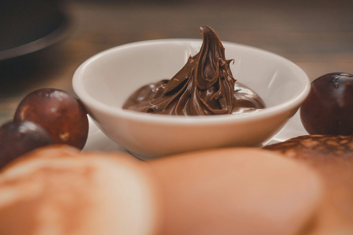 Компания Ferrero North America впервые за более чем 60 лет изменила вкус пасты Nutella, добавив жареный арахис