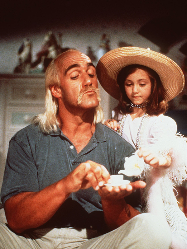 Одним&nbsp;из фильмов, в котором Хоган сыграл главную роль, стала американская комедия &laquo;Мистер Няня&raquo; 1993 года. В ней Хоган предстал в роли бывшего рестлера, страдающего от ночных кошмаров, который был вынужден устроиться телохранителем, но в итоге стал няней для двух озорных детей&nbsp;(на фото &mdash; Халк&nbsp;Хоган в фильме &laquo;Мистер Няня&raquo;).