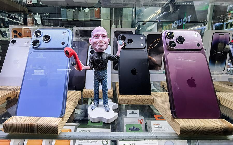 Новые iPhone 18 привезли в Россию из ОАЭ, выяснили на «Горбушке»