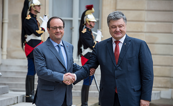 Президент Франции Франсуа Олланд и&nbsp;президент Украины Петр Порошенко (слева направо) в&nbsp;ходе совместной пресс-конференции

