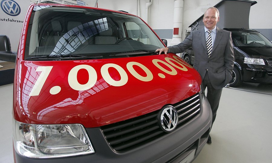 Volkswagen выпустил миллионный автомобиль серии Т5