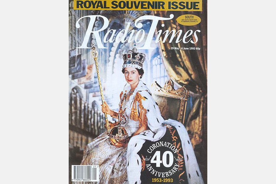 Обложка журнала RadioTimes, 1993 год.

За время царствования королева позировала более чем для 200 портретов