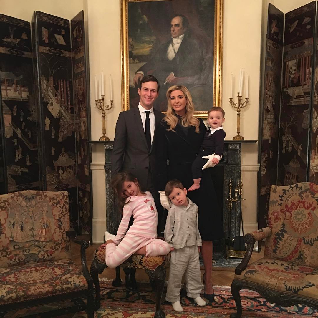 Иванка Трамп с мужем&nbsp;Джаредом Кушнером и детьми