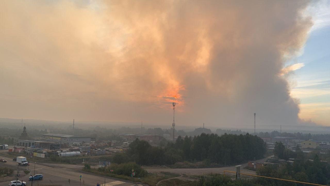 Жители Сыктывкара пожаловались на запах дыма в городе. Видео