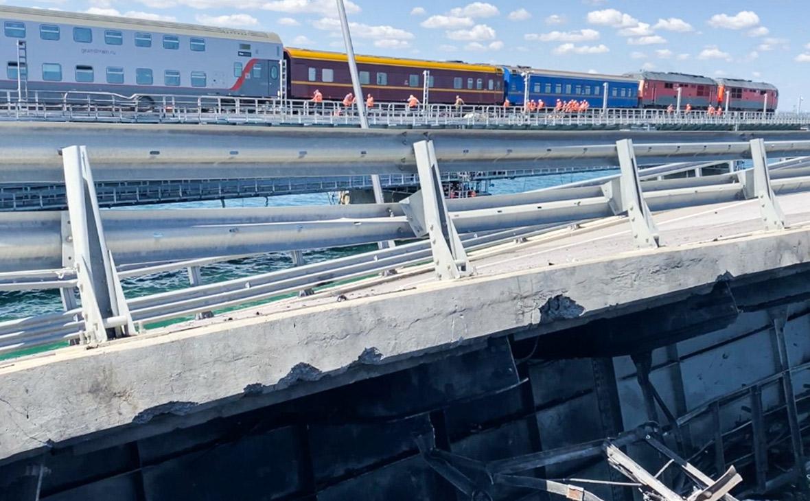 Поврежденный участок Крымского моста