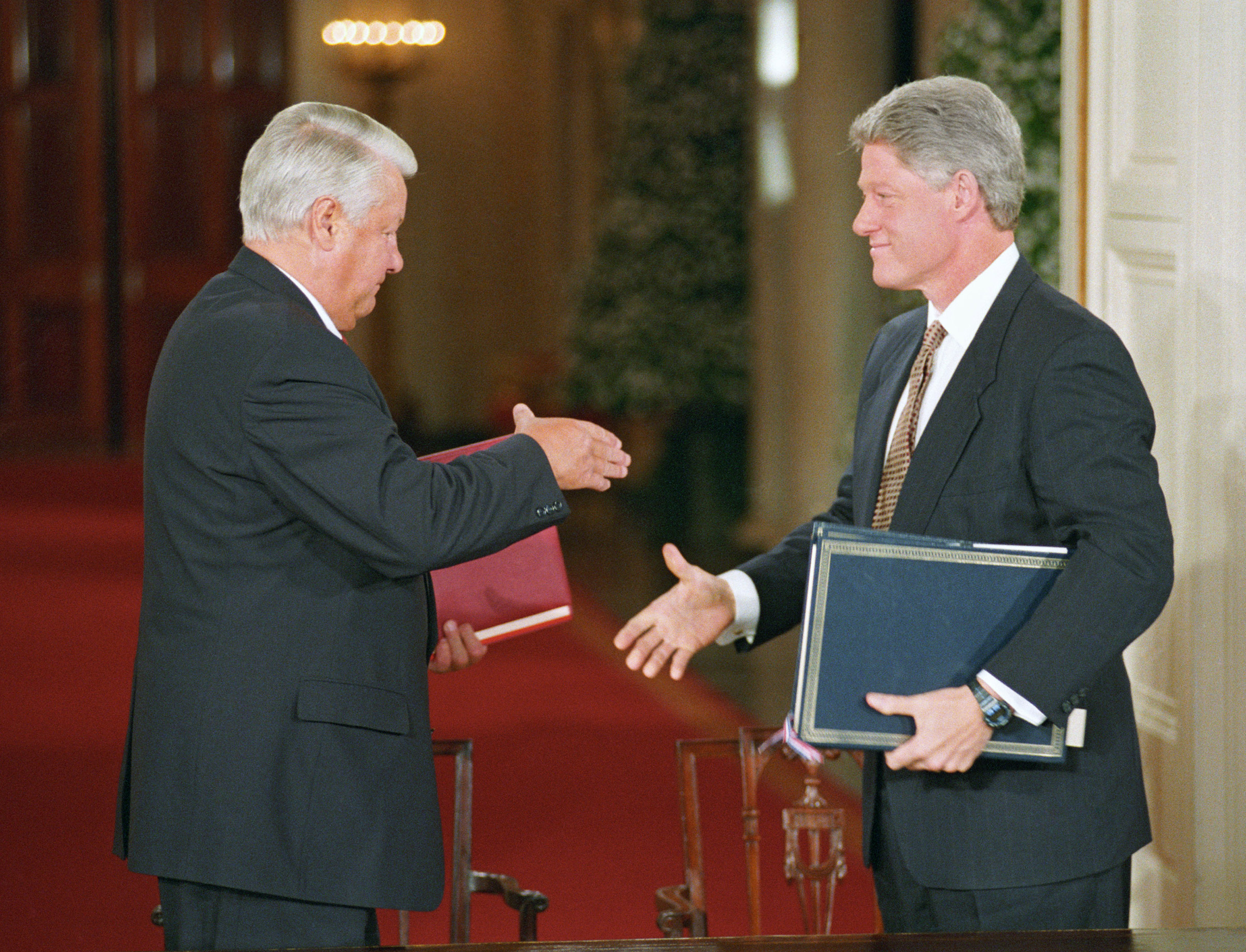 Следующий визит Ельцина в США состоялся в сентябре 1994 года, когда президентом стал Билл Клинтон (на фото после подписания совместных документов, 28 сентября).