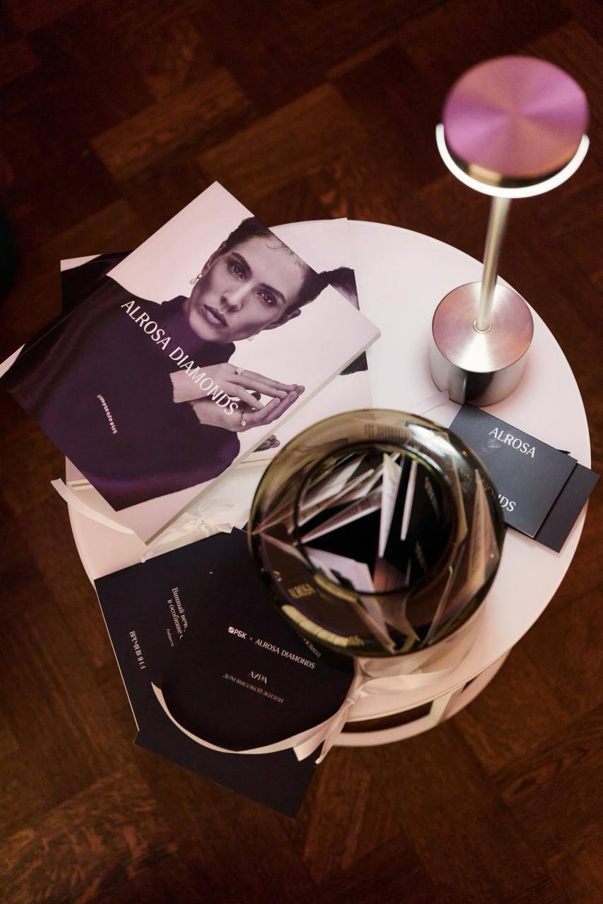 ALROSA Diamonds в Романской гостиной
