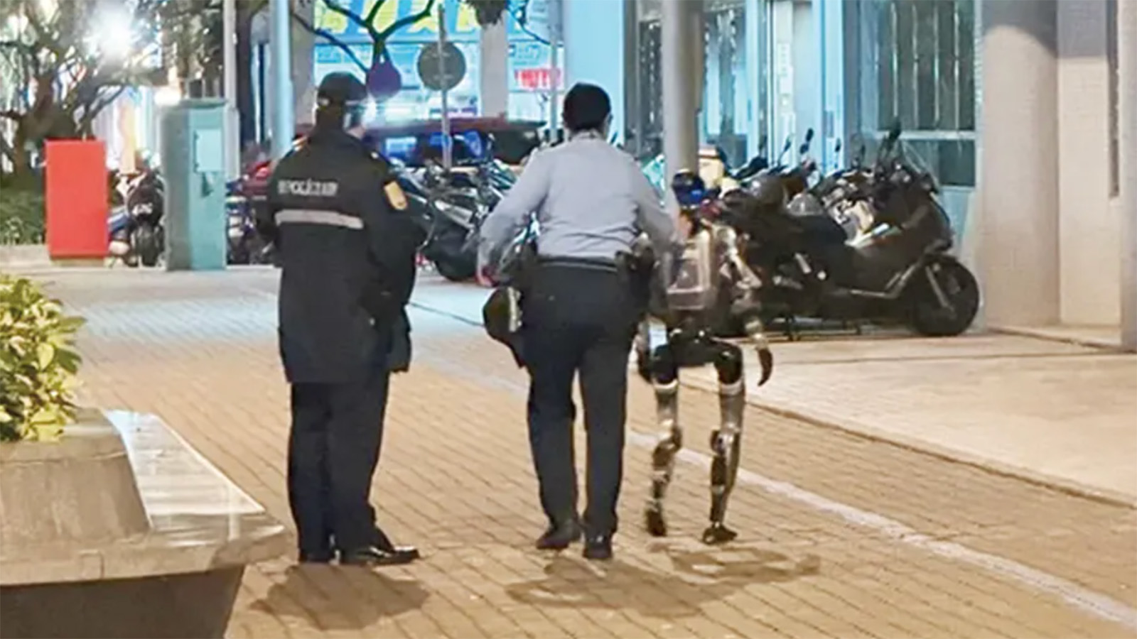 Арест гуманоидного робота в Макао