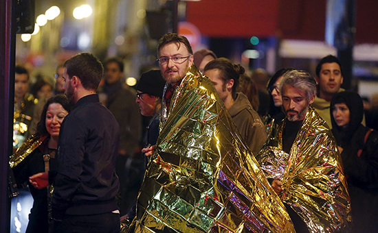 Эвакуация пострадавших&nbsp;у концертного зала Bataclan в Париже