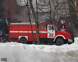 В Москве при пожаре в шиномонтаже пострадали два человека