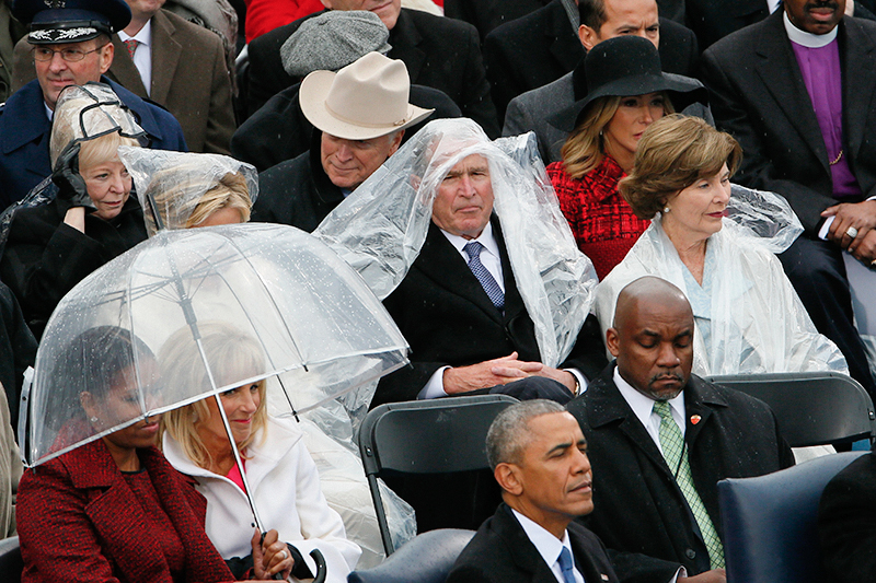 Бывшие президенты США Джордж Буш-младший (в&nbsp;центре) и&nbsp;Барак Обама