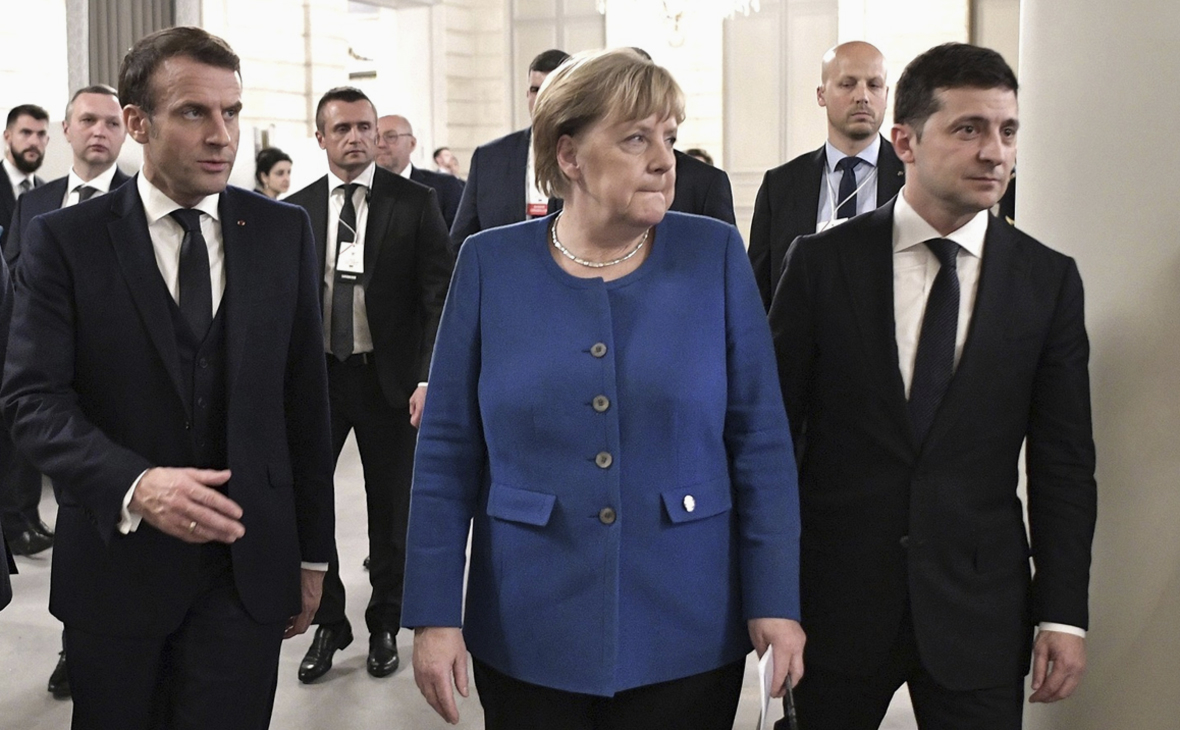 Эмманюэль Макрон, Ангела Меркель и Владимир Зеленский (слева направо)