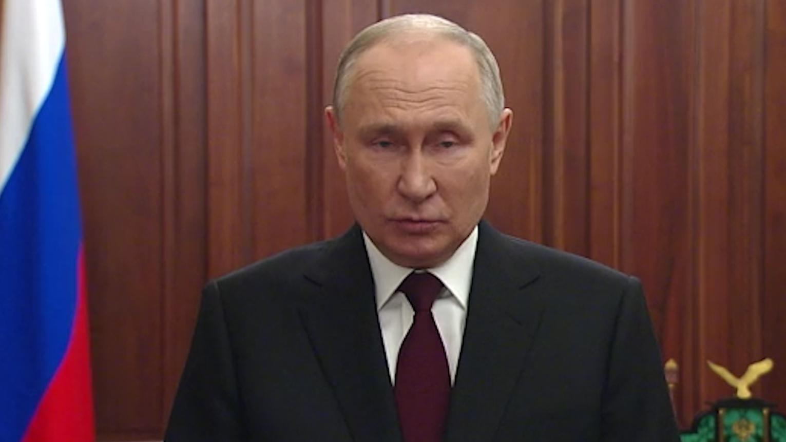 Путин поблагодарил органы госбезопасности за ответ на «серьезные вызовы»