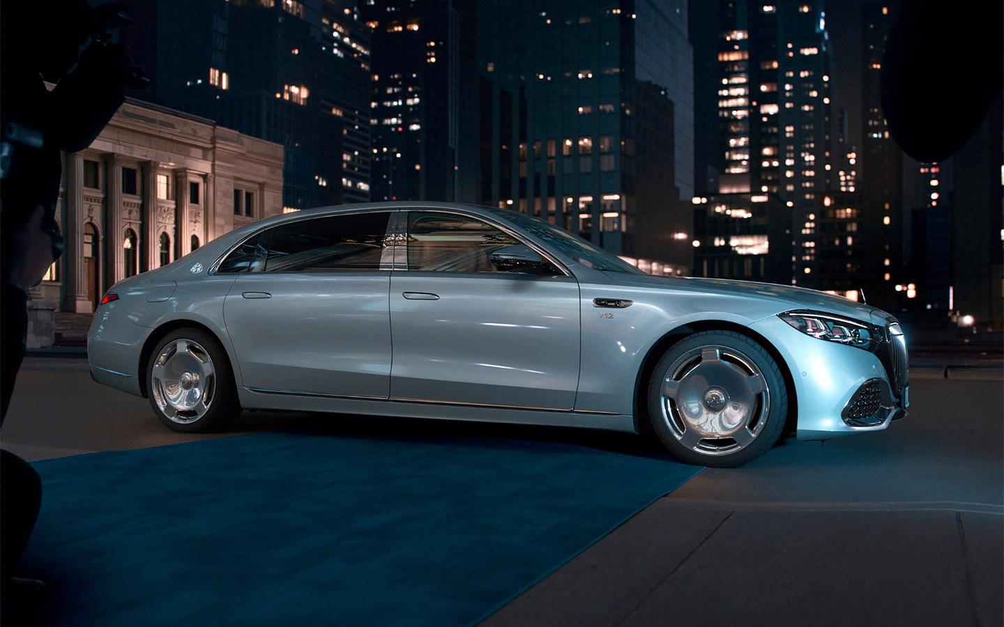 «Дьявол носит Prada 2». Mercedes-Maybach и другие автомобили кинокартины