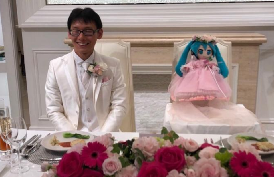 Электронная жена: зачем японец женился на голограмме