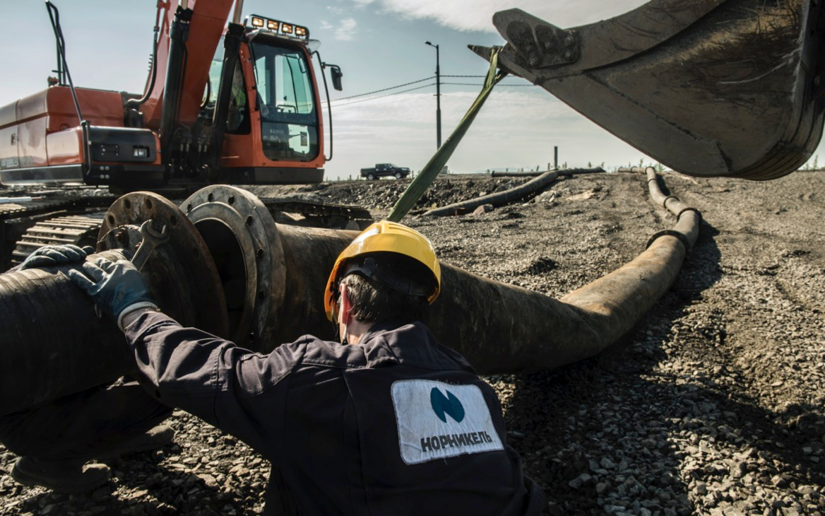Greenpeace нашел сброшенные нефтепродукты в водоемах Таймыра