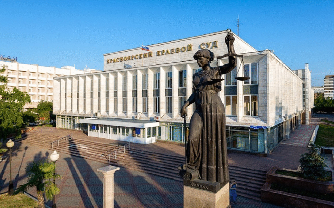 Красноярский суд отменил штраф активистке за антивоенную надпись на снегу
