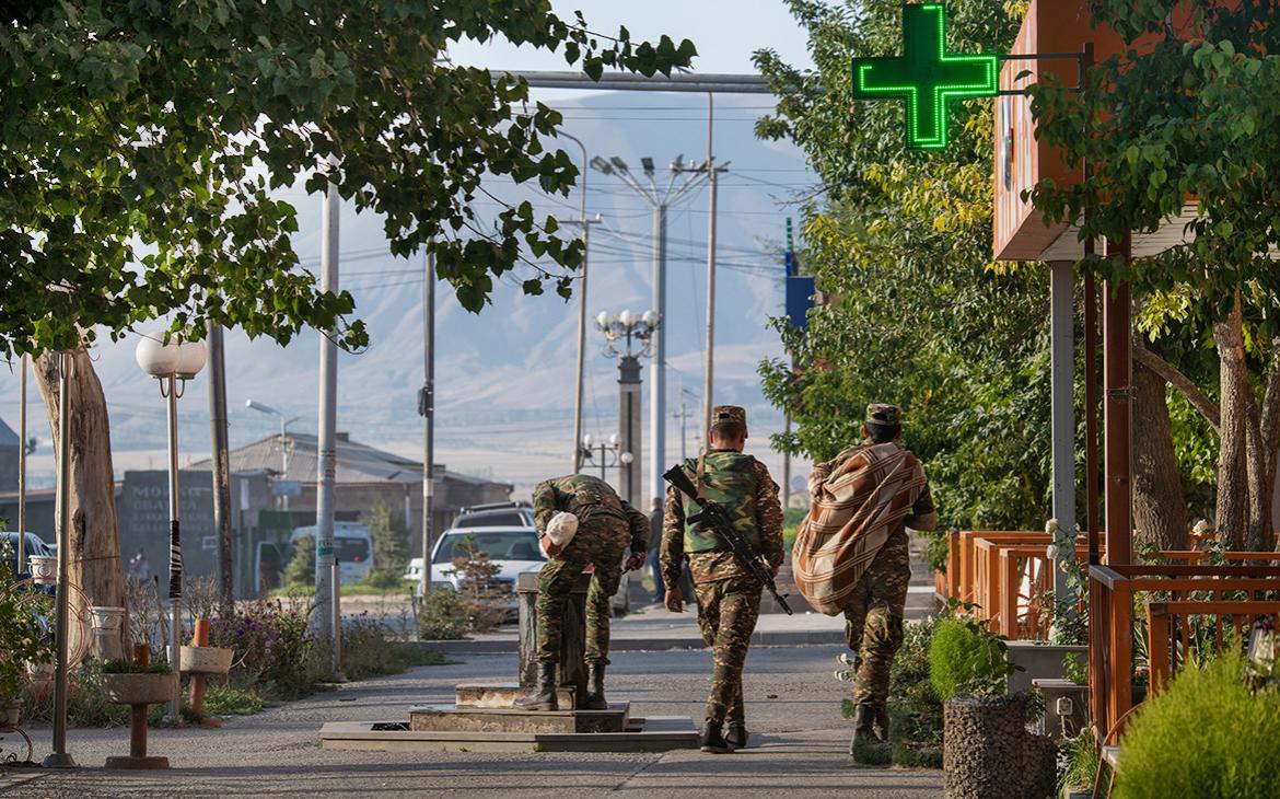Российским туристам посоветовали не посещать приграничные районы Армении