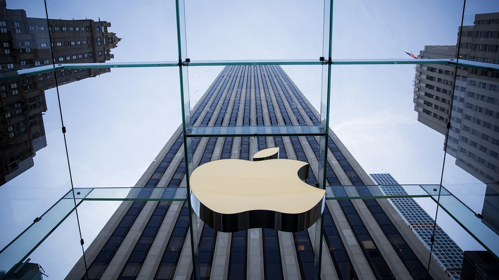 <p>Ведомство по патентам и товарным знакам США зарегистрировало новый дизайн, разработанный Apple для iPhone и iPad</p>