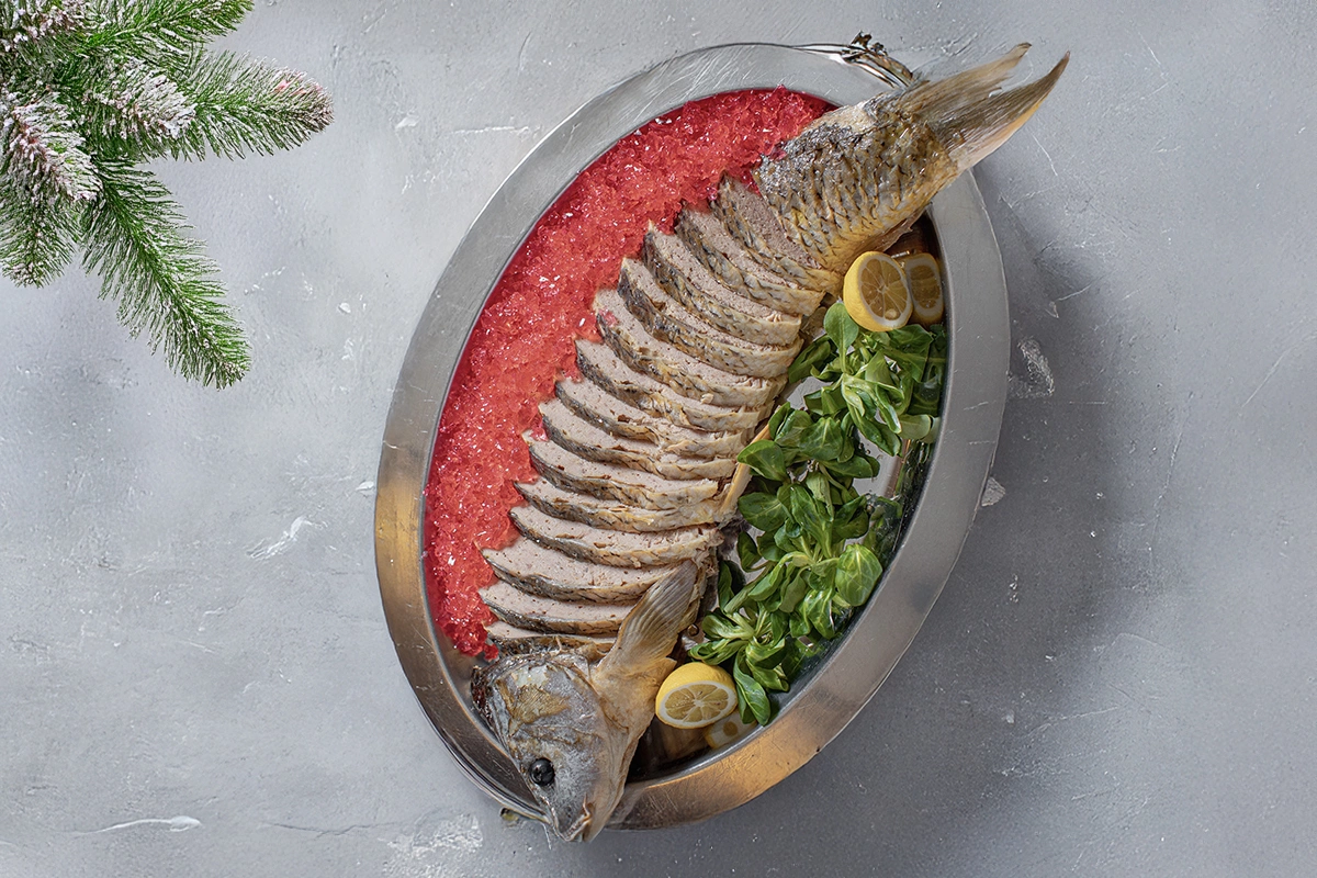 Рыбный рулет из карпа с лимонно-клюквенным желе