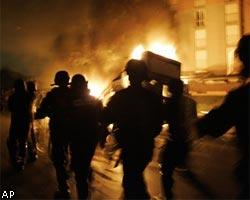 Молодежные банды устроили под Парижем "ночь больших пожаров"