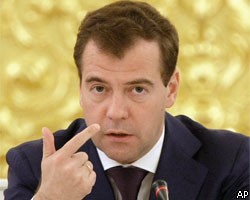 Д.Медведев запретит педофилам работать с детьми