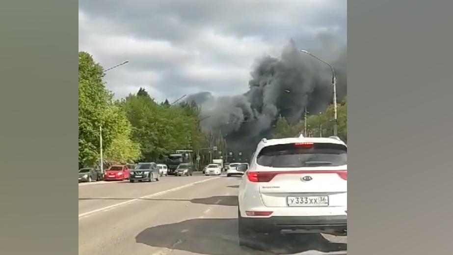 В Воронеже загорелся цех машиностроительного завода