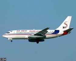Угонщик Boeing-737 сдался послу Франции