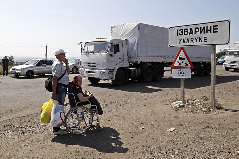 23 августа машины преодолели неработающий украинский КПП «Изварино» и прибыли на российский таможенный пост «Донецк».