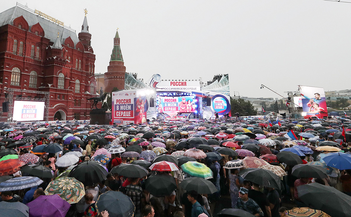 Вечером на Манежной площади начался концерт &laquo;Россия в моем сердце&raquo;, посвященный спортивным победам в 2018 году
