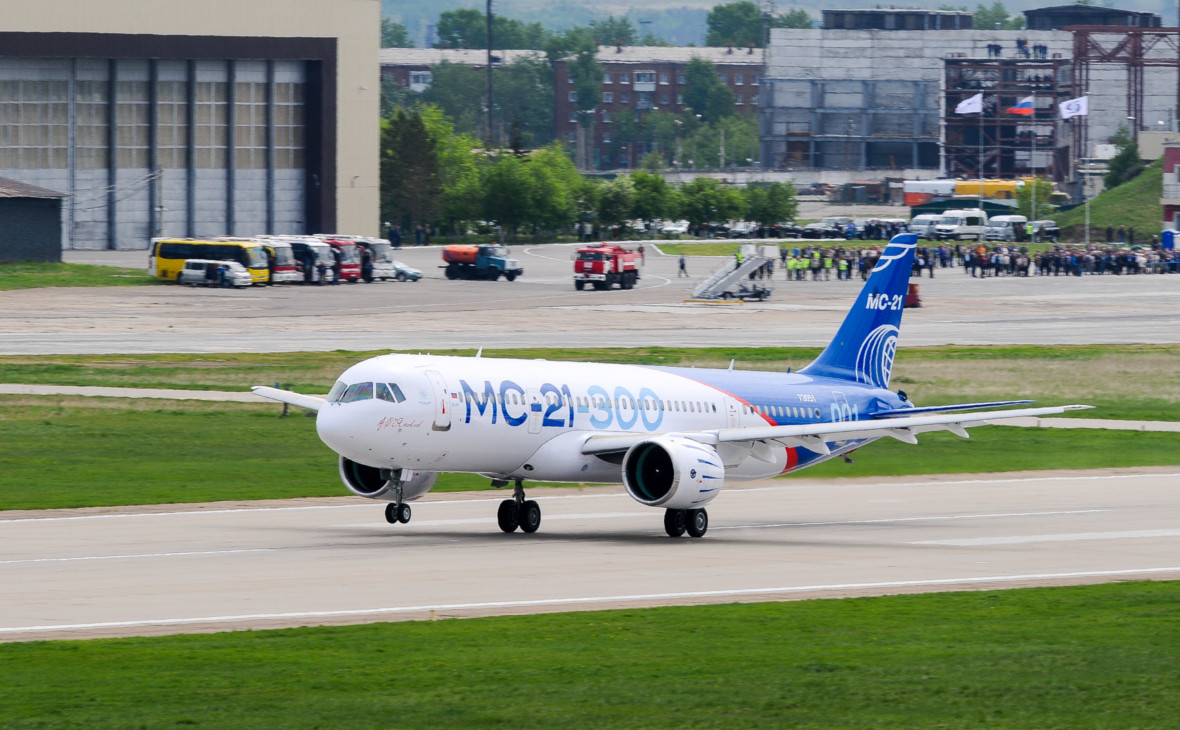 Первый полет нового пассажирского самолета МС-21-300 в мае 2017 года